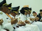 enam-pasang-walikota-dan-bupati-bandung-dilantik_20160218_155755.jpg