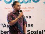enda-nasution-menyebarkan-informasi.jpg