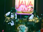 endah-n-rhesa-tampil-di-java-jazz-2018_20180302_222818.jpg