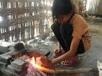endah-saat-akan-memasak-di-rumahnya-boyolali-rabu-782019.jpg