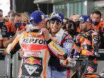 enea-bastianini-tengah-mengucapkan-selamat-kepadapol-espargaro.jpg
