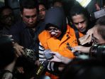 eni-maulani-saragih-kenakan-rompi-tahanan_20180714_230354.jpg