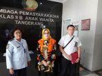 eni-saragih-dieksekusi-kpk-ke-lapas-klas-ii-anak-tangerang.jpg