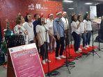 enjoyable-choir-memanjakan-pengguna-mrt-di-stasiun-mrt-istora.jpg