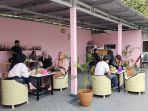 enjoying-kafe.jpg