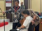 Kerry Riza Tertegun di Kursi Terdakwa Setelah Mendengar Vonis Majelis Hakim