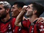 enyerang-ac-milan-christian-pulisic-dari-as-kanan-merayakan-bersama-rekan-satu-timnya.jpg
