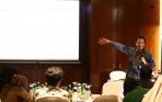 eric-sugandi-paparkan-pergerakan-rupiah_20141218_110316.jpg
