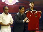 erick-thohir-kenalkan-dua-pemain-naturalisasi-timnas-indonesia_20230525_040846.jpg