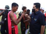 erick-thohir-saksikan-laga-papua-vs-ntt_20211003_212435.jpg
