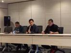 erick-thohir-tengah-bersama-dengan-wakil-ketua-umum-pssi.jpg