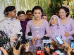 erina-gudono-beri-keterangan-usai-acara-midodareni_20221210_093601.jpg