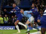 erling-haaland-tengah-dilanggar-dan-mendapat-penalti-oleh-bek-chelsea.jpg