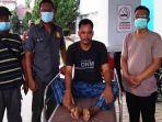 ersangka-iwan-50-duduk-diamankan-polisi-usai-melakukan-penganiayaan-terhad.jpg