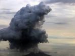 erupsi-gunung-anak-krakatau_20181228_220653.jpg