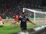 esteban-vizcarra-lakukan-selebrasi-usai-cetak-gol_20161020_125318.jpg