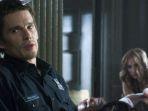 ethan-hawke-dorian-harewood-dan-drea-de-matteo.jpg