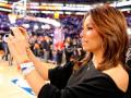 eva-longoria-menyaksikan-pertandingan-nba.jpg