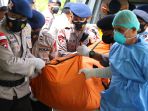 evakuasi-8-jenazah-karyawan-ptt-korban-kkb-papua_20220307_180014.jpg