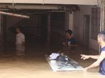 evakuasi-banjir-kemang_20160828_152215.jpg