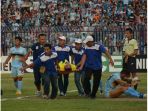 evakuasi-choirul-huda-di-lapangan_20171016_020035.jpg