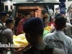 evakuasi-jenazah-anggota-brimob-tersambar-petir.jpg