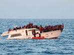 evakuasi-kapal-pengungsi-suriah-yang-tenggelam-di-laut-mediterania.jpg