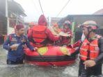 evakuasi-koban-banjir-di-makassar.jpg