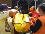 evakuasi-korban-banjir-bandang_20160922_201735.jpg