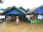 evakuasi-korban-banjir-di-bantaran-sungai-tuan-kalsel_20210117_204617.jpg