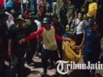 evakuasi-korban-insiden-surabaya-membara.jpg