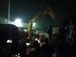 evakuasi-korban-longsor-bandara-soekarno-hatta-jakarta_20180206_120353.jpg