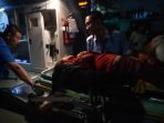 evakuasi-korban-penonton-surabaya-membara_20181109_230032.jpg