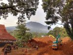 evakuasi-kurban-longsor-di-kampung-cugenang-kabupaten-cianjur_20221122_103109.jpg