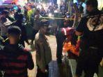 evakuasi-mayat-perempuan-di-halte-angkot-di-bukittinggi-sumbar-s.jpg
