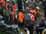evakuasi-pendaki-gunung-marapi_1.jpg