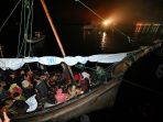 evakuasi-pengungsi-rohingya-di-perairan-bireuen-aceh_20211231_163858.jpg