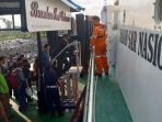 evakuasi-penumpang-kapal-sb-putra-kepri_20180813_141449.jpg