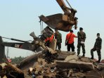 evakuasi-pesawat-hercules-c-130_20150701_210344.jpg