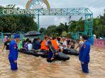 evakuasi-ratusan-warga-yang-terjebak-banjir-di-wilayah-cipinang.jpg