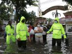 evakuasi-tahanan-polsek-semarang-utara-akibat-banjir_20210206_221553.jpg
