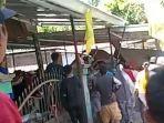 evakuasi-truk-tabrak-rumah-warga.jpg