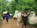 evakuasi-warga-cipatat-kabupaten-bandung-barat_20161120_023007.jpg