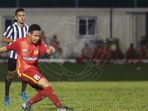 evan-dimas-beraksi-dalam-uji-coba-kontra-tfc-ii_20180111_151212.jpg