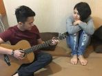 evelyn-nempel-banget-dengan-kiki-the-potters_20170323_104017.jpg
