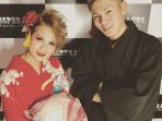 evelyn-pose-pakai-kimono-bareng-cowok-jepang_20170521_160805.jpg