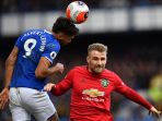 everton-vs-manchester-united-1-1-ancelotti-diusir-wasit_20200302_174521.jpg
