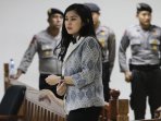 evy-susanti-dan-yurinda-jadi-saksi-panitera-ptun-medan_20150918_141751.jpg