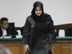 evy-susanti-dan-yurinda-jadi-saksi-panitera-ptun-medan_20150918_141806.jpg