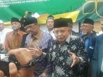 ewan-pengawas-kuhi-sekaligus-pendiri-perusahaan-travel-ittihad-kh-syukron-makmun_20171007_125645.jpg
